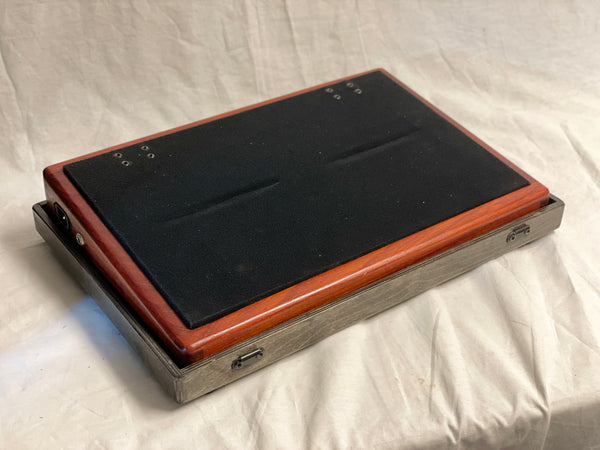 Angled Pedalboard with live-in case